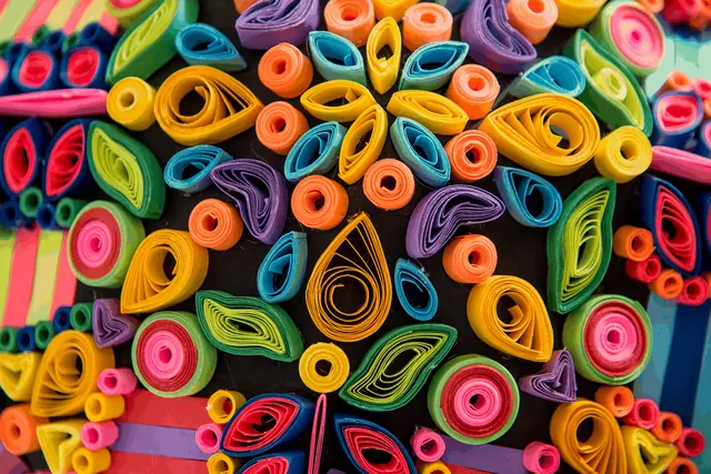 Image of colourful paper-quilling art as a GIF file, 586 KB